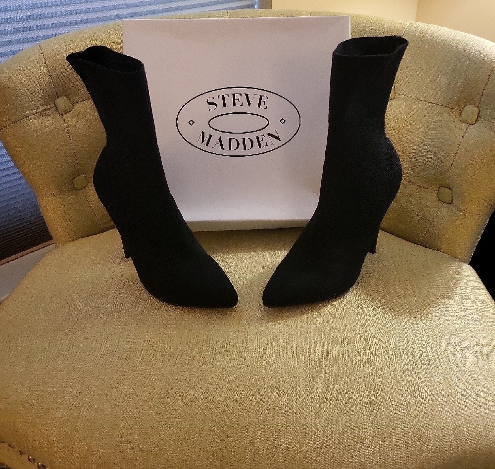 Steve Madden Black Heeled Boots Sleek Design